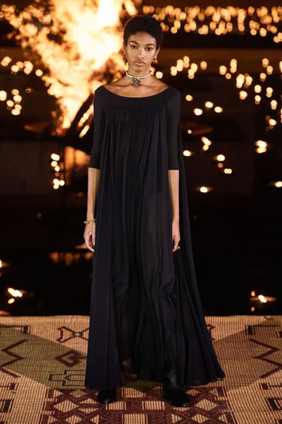 Look 100